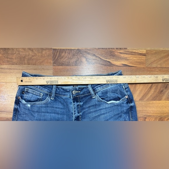 Judy Blue Relaxed Fit Jeans Size 13/31 Distressed Mid Rise Medium Wash Stretch - Picture 5 of 5